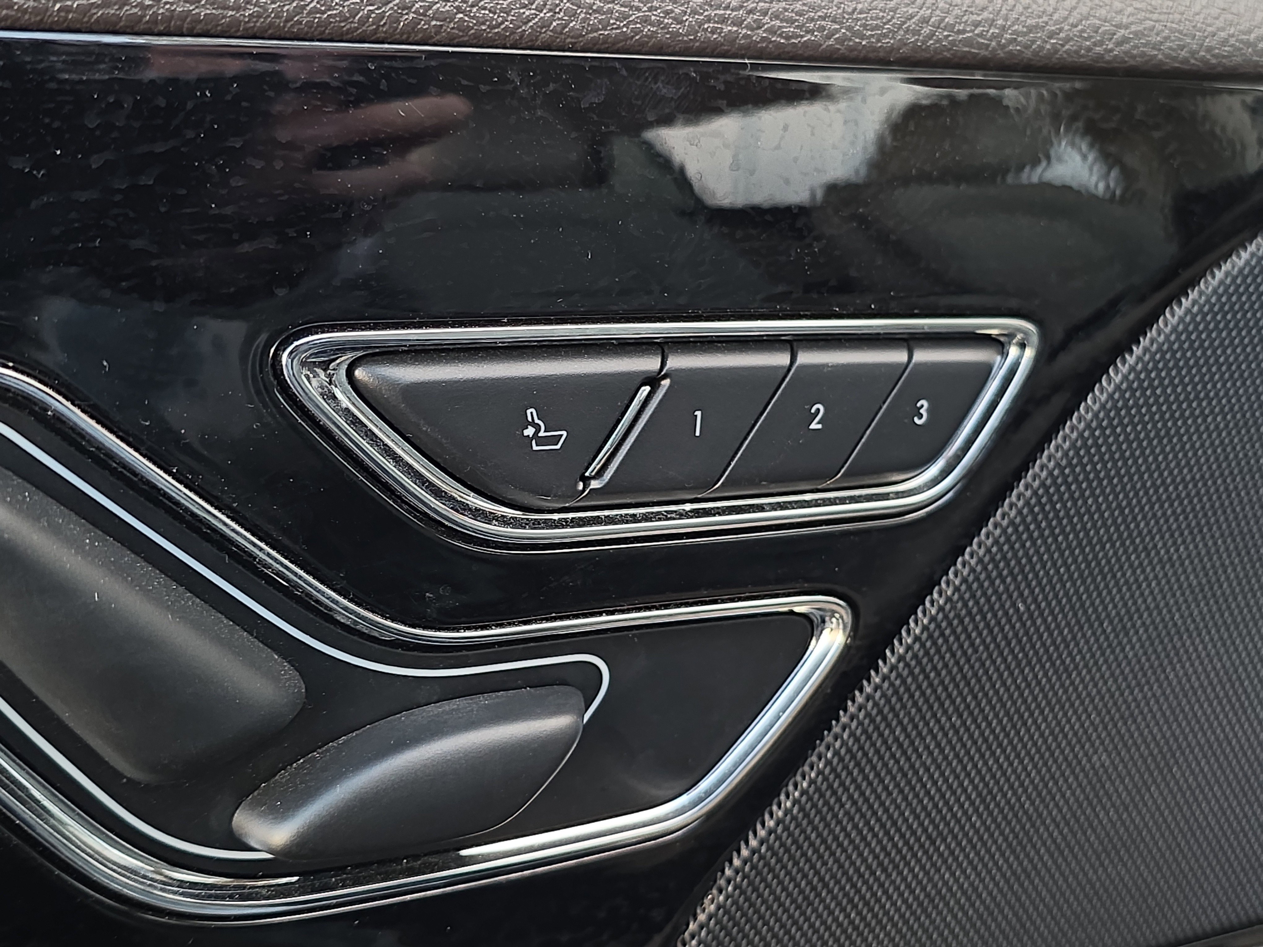 Used 2023 Lincoln Aviator 2WD w/ Elements Package image 14