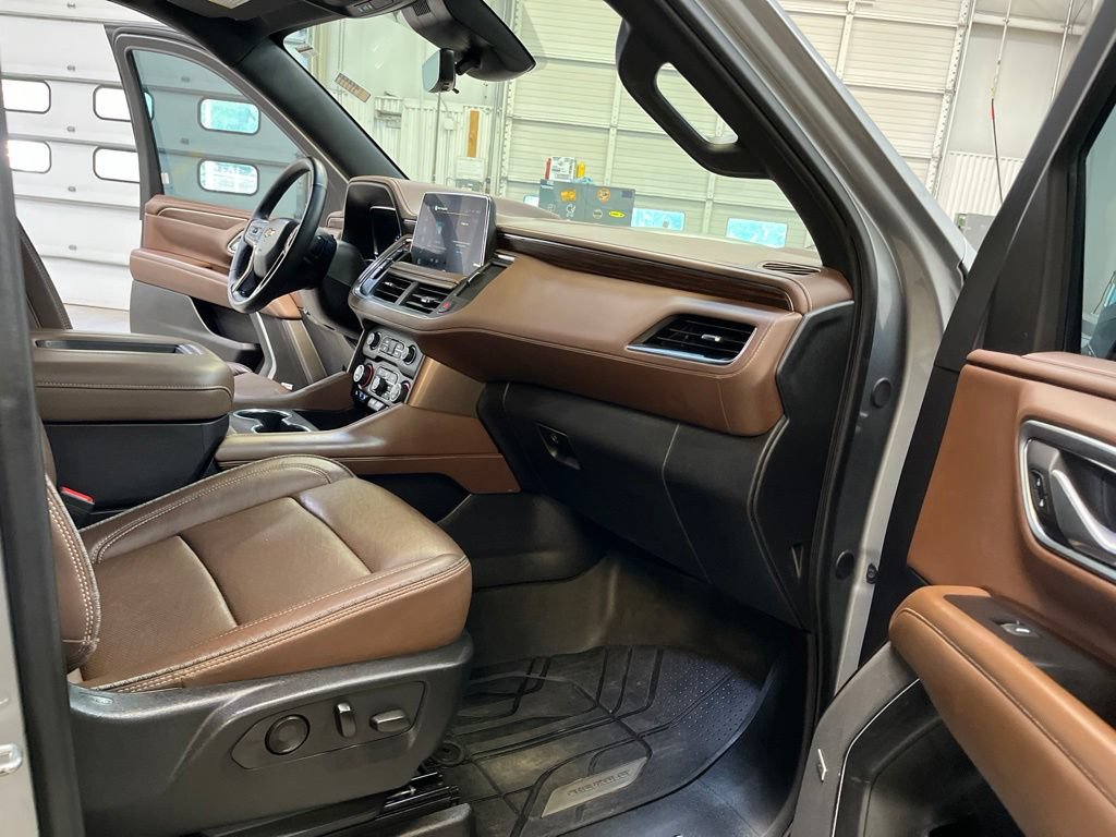 Used 2024 Chevrolet Suburban High Country w/ Max Trailering Package AWD/4WD image 32