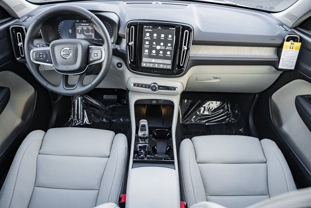 New 2026 Volvo XC40 B4 Plus w/ Protection Package Premier image 19