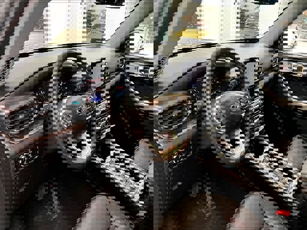 Used 2023 Ford Explorer Limited w/ Equipment Group 301A AWD/4WD image 8