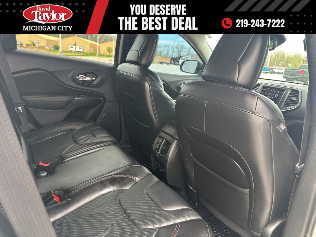 Used 2019 Jeep Cherokee Trailhawk image 30