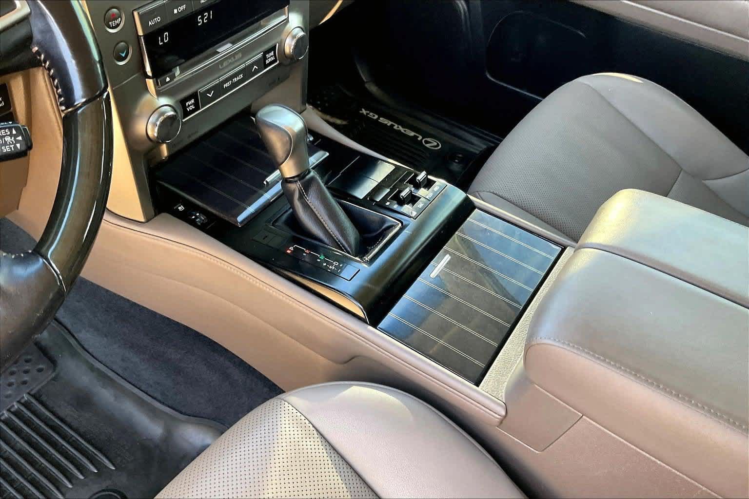 Used 2020 Lexus GX 460 Premium w/ Premium Package AWD/4WD image 16
