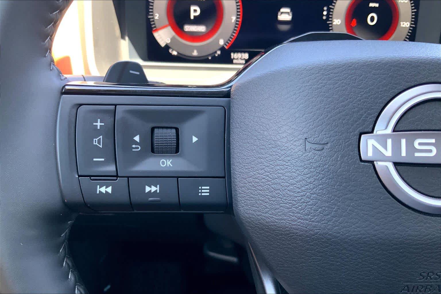 Used 2025 Nissan Rogue Platinum w/ Tech Package FWD image 24