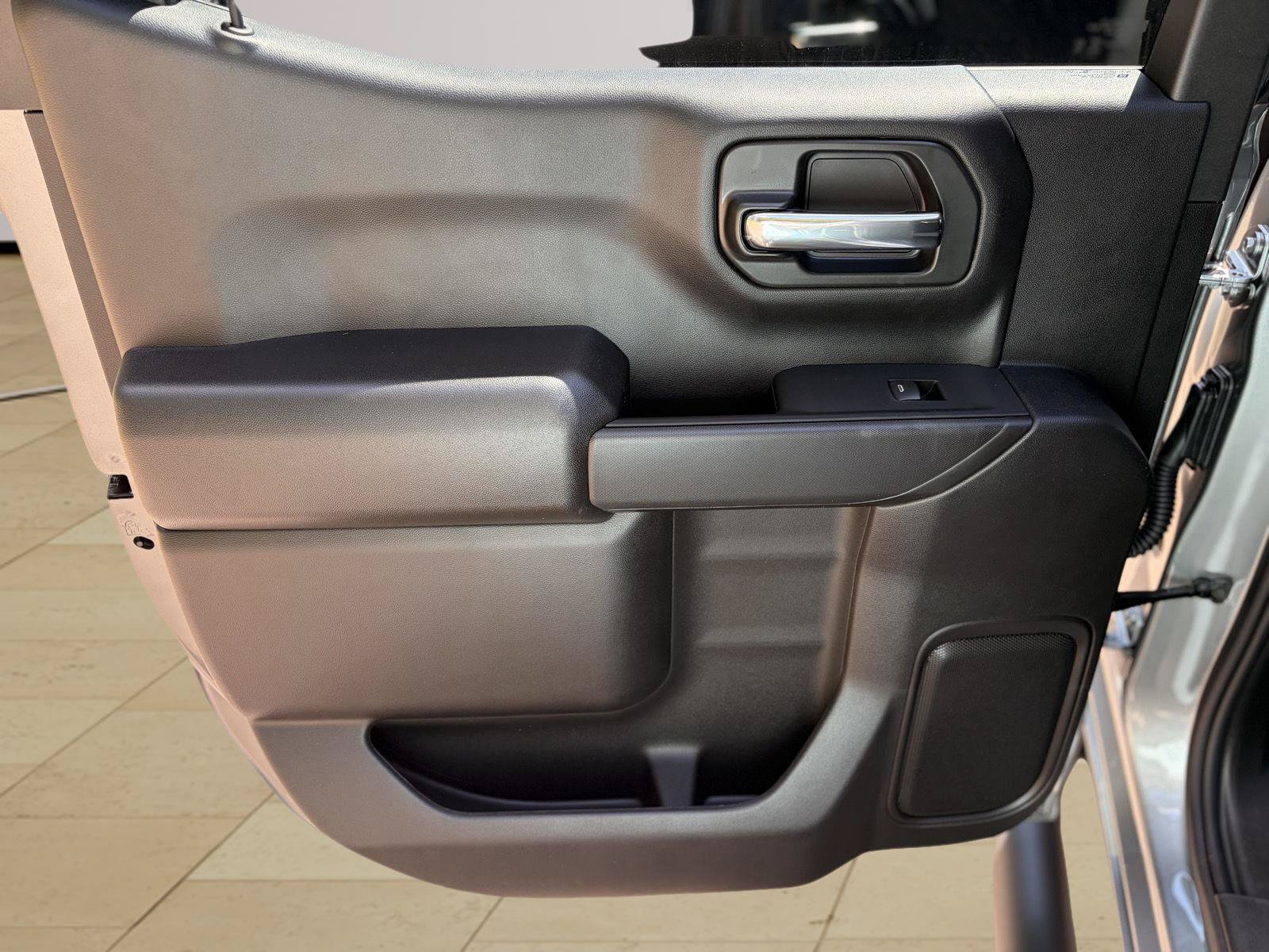 New 2026 Chevrolet Silverado 1500 Custom w/ LPO, Dark Essentials Package AWD/4WD image 6