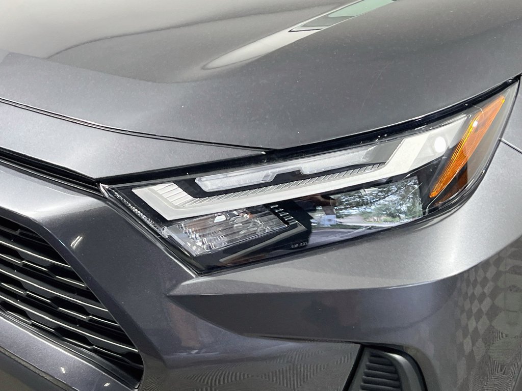 Used 2025 Toyota RAV4 XLE FWD image 9