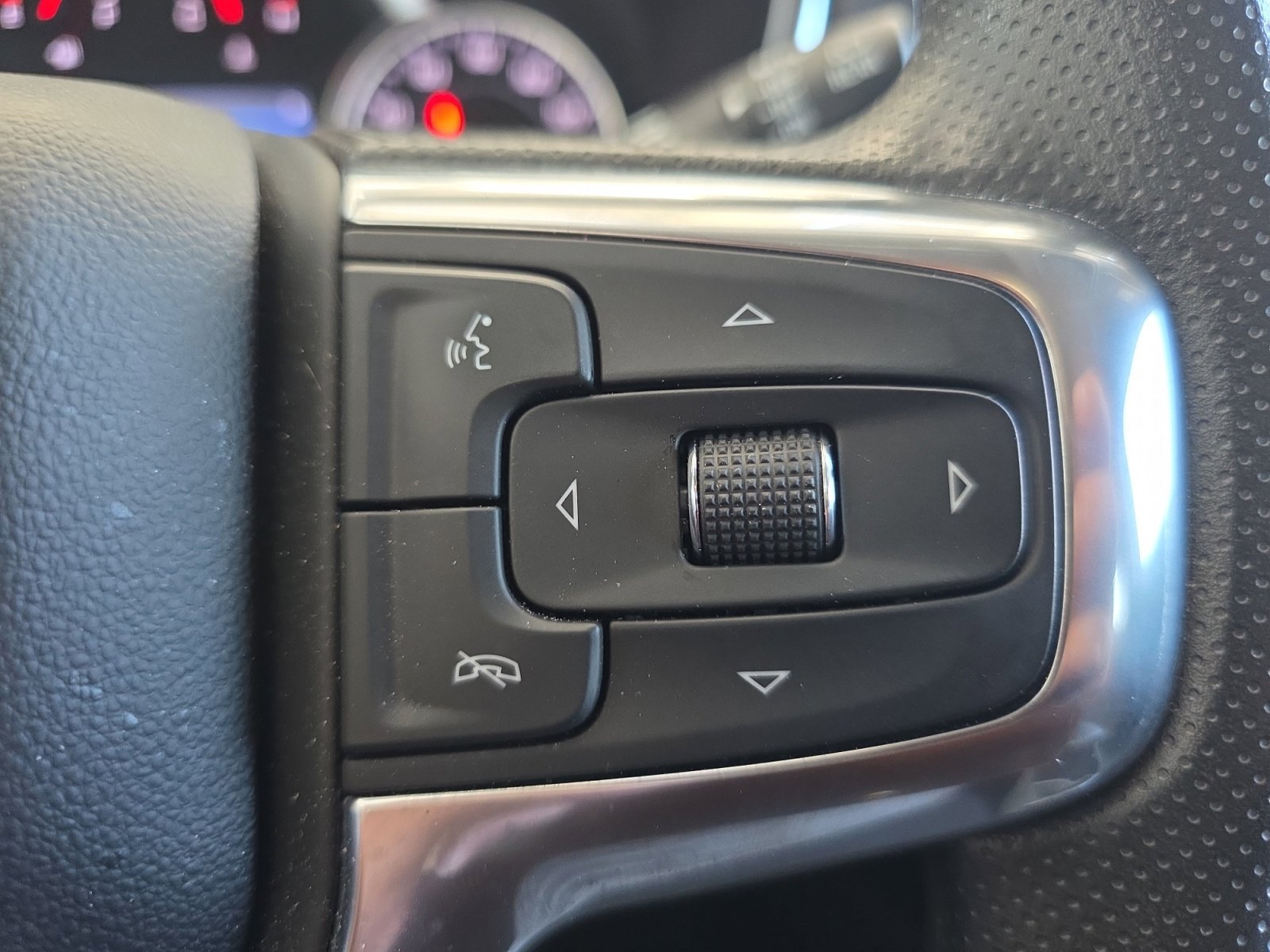 Used 2023 Chevrolet Blazer LT w/ Midnight/Sport Edition FWD image 23