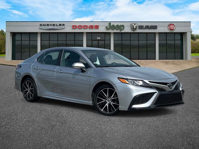 Used 2023 Toyota Camry SE FWD image 2