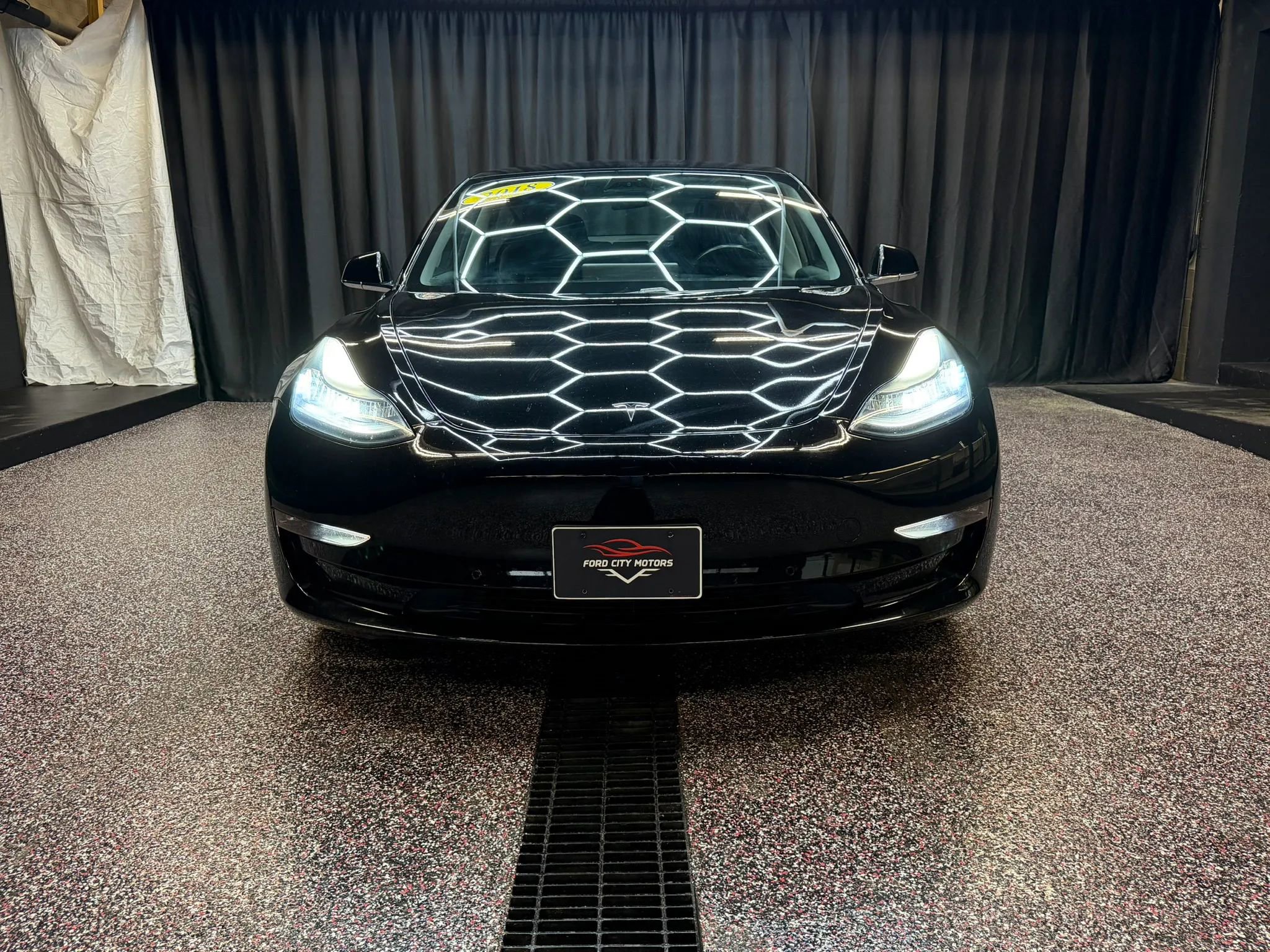 Used 2018 Tesla Model 3 Mid Range image 2
