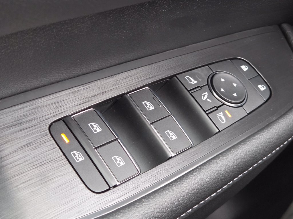 New 2026 Nissan Armada PRO-4X w/ Captain's Chari Seat Package AWD/4WD image 9