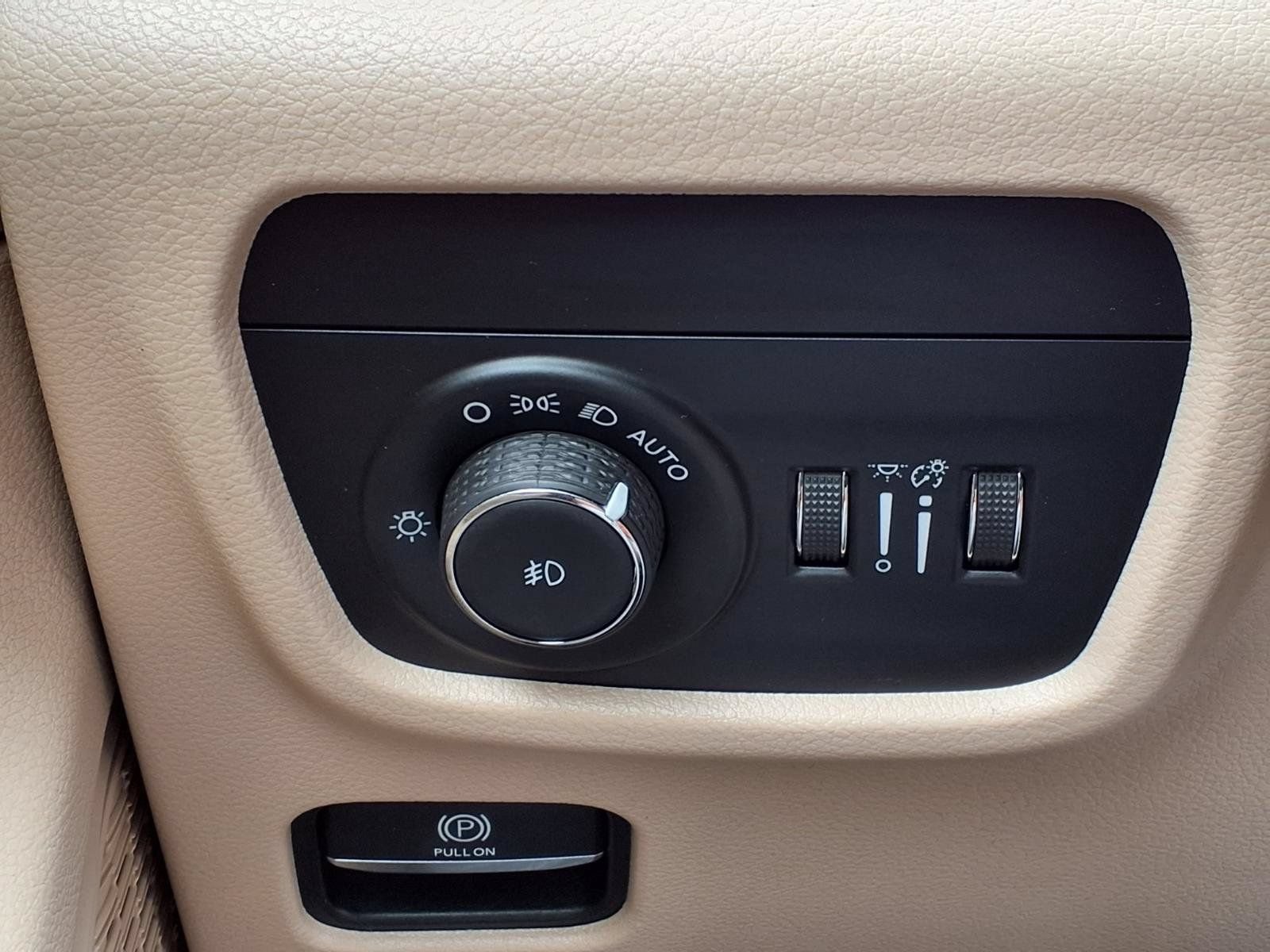 Used 2023 Jeep Grand Cherokee Limited w/ Luxury Tech Group II RWD image 21