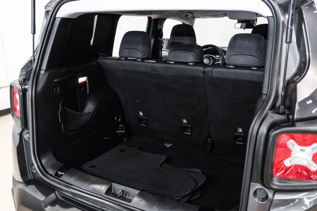 Used 2018 Jeep Renegade Latitude FWD image 55