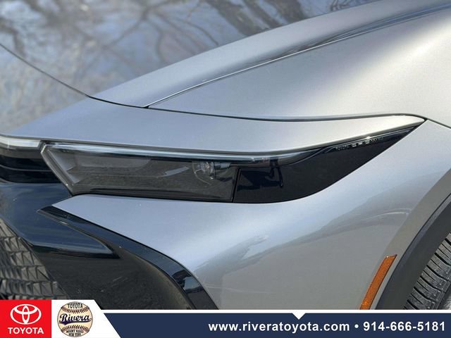 Used 2023 Toyota Crown XLE image 9