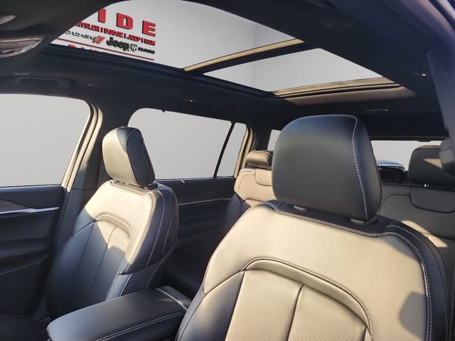 New 2025 Jeep Grand Cherokee L Limited w/ Luxury Tech Group II image 24