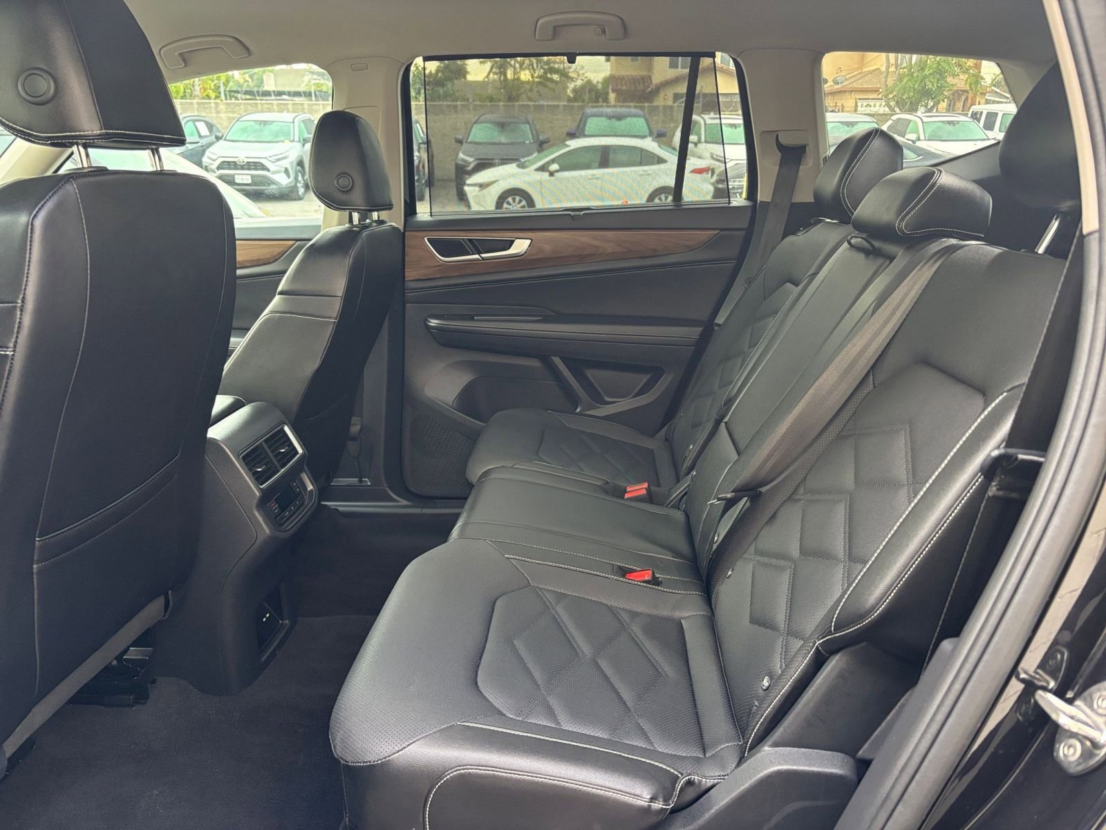 Used 2025 Volkswagen Atlas SE image 27