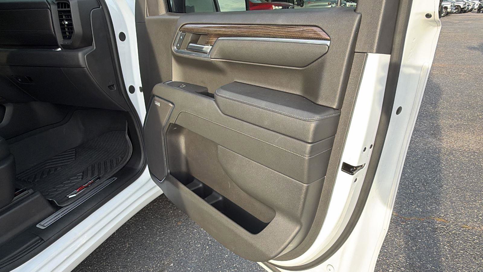 Used 2024 Chevrolet Silverado 1500 LT Trail Boss w/ Convenience Package II AWD/4WD image 14