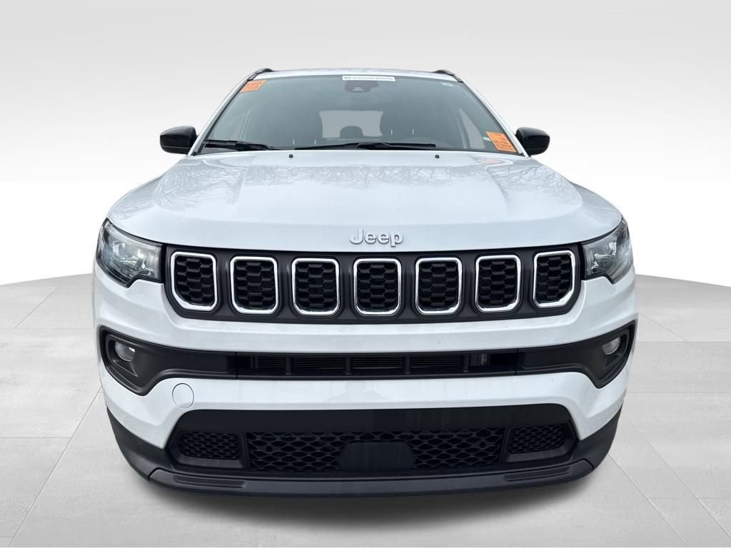 Used 2024 Jeep Compass Latitude image 12