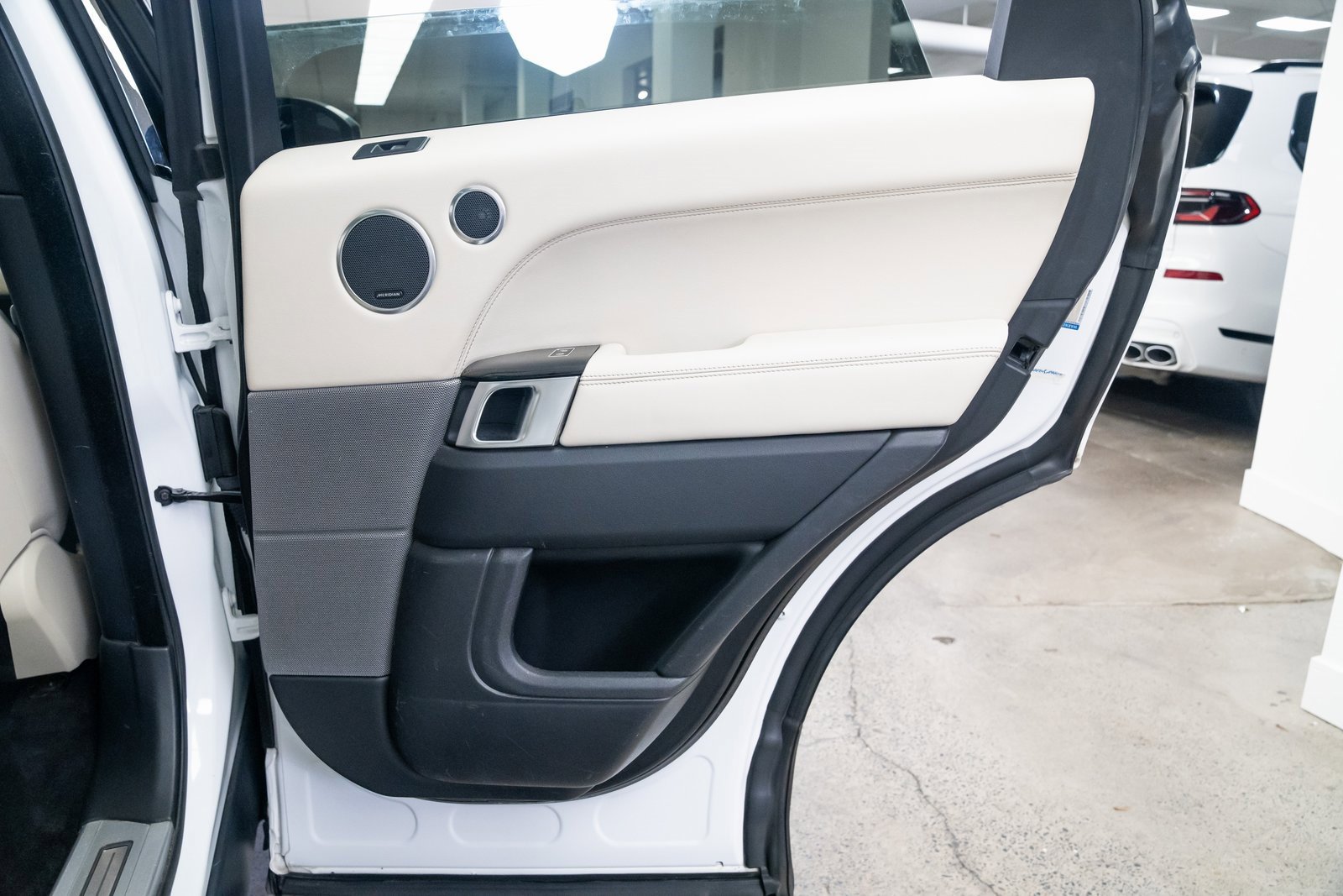 Used 2014 Land Rover Range Rover Sport HSE image 22