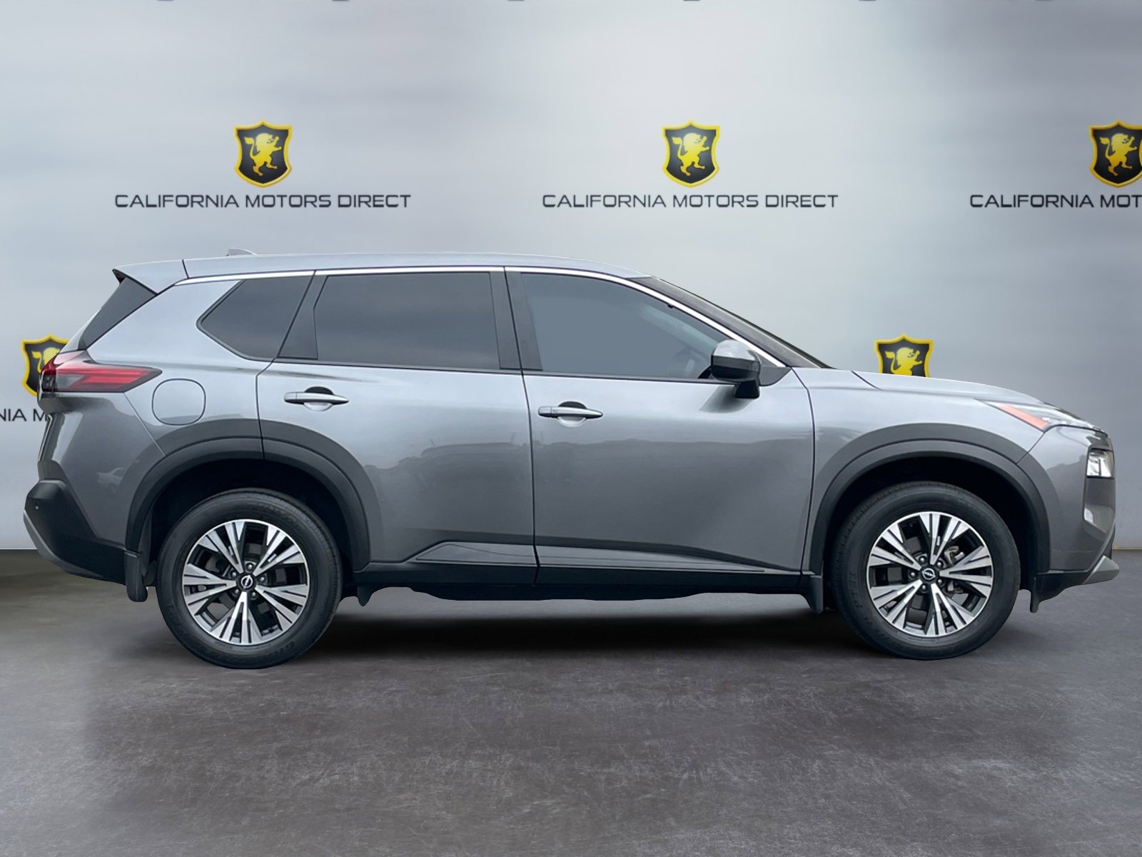 Used 2023 Nissan Rogue SV image 4