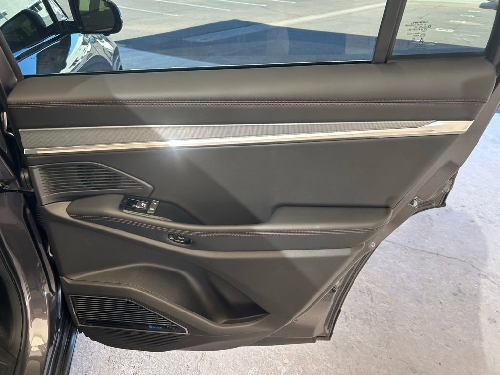 Used 2025 Jeep Wagoneer S Launch Edition image 17