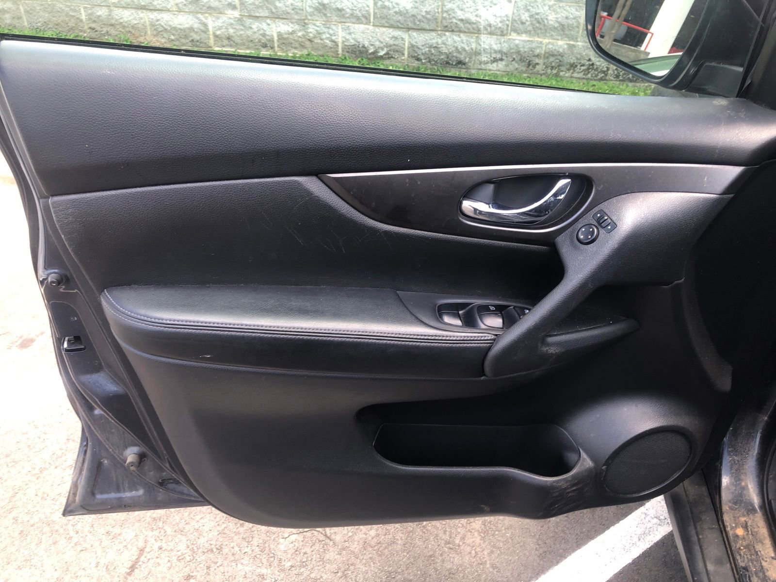 Used 2015 Nissan Rogue S AWD/4WD image 3