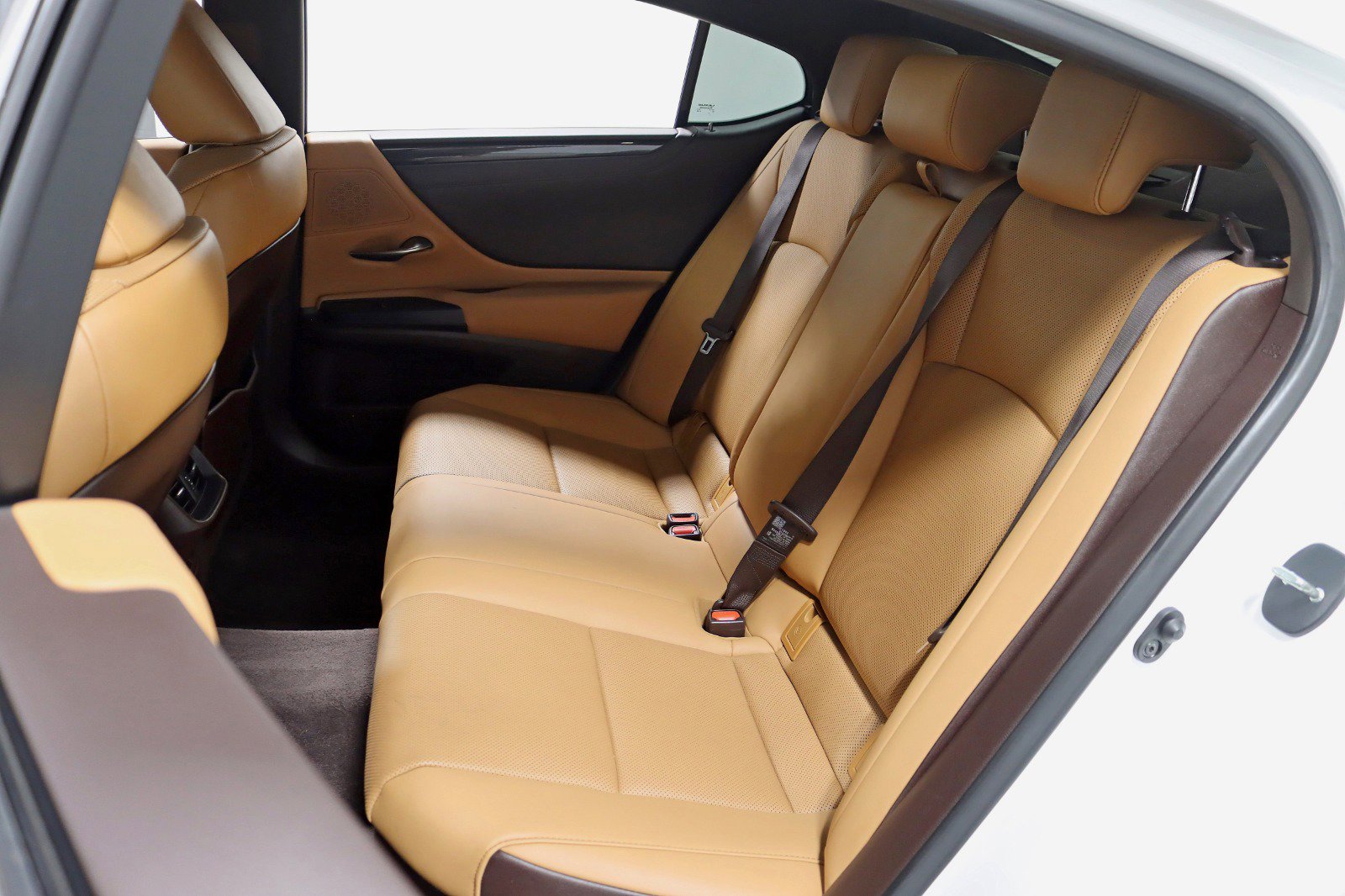 Used 2021 Lexus ES 300h w/ Accessory Package image 26