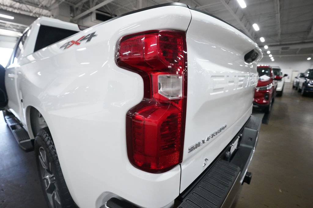 Used 2023 Chevrolet Silverado 1500 LT AWD/4WD image 31