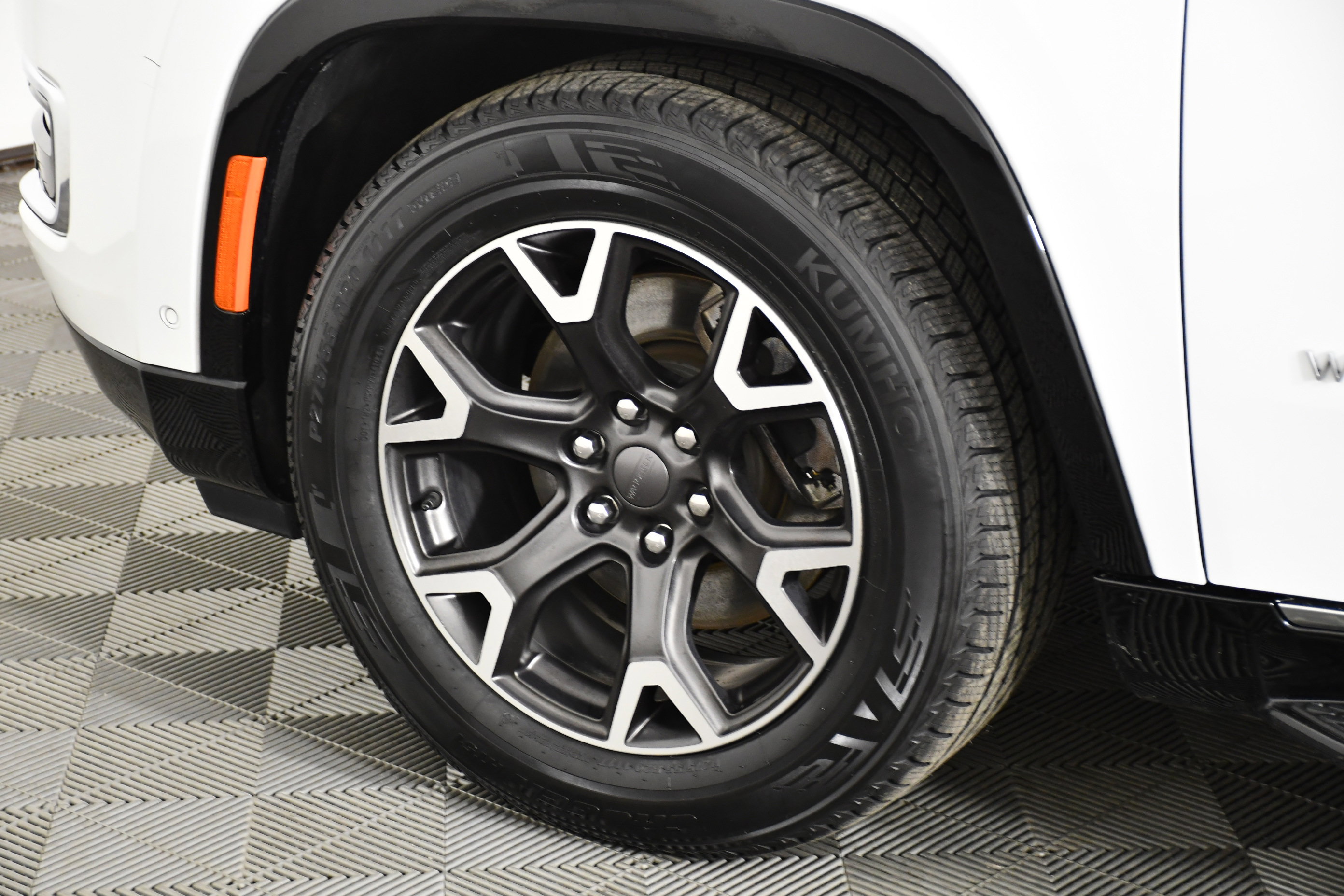 Used 2024 Jeep Wagoneer Series III AWD/4WD image 56