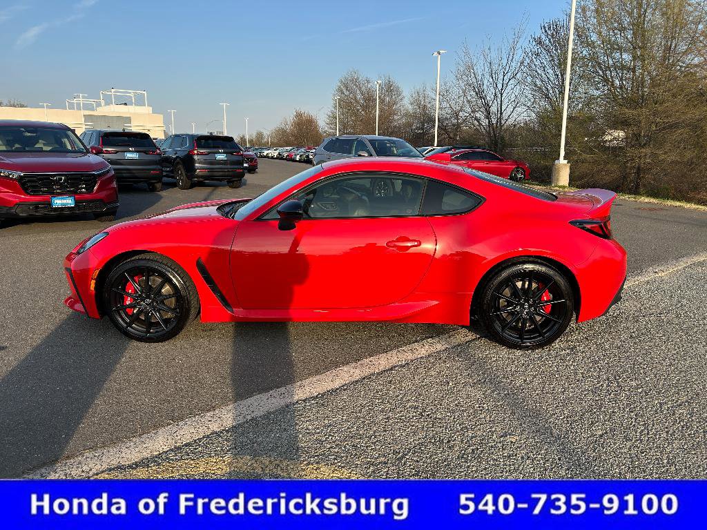 Used 2025 Toyota GR86 Premium w/ Performance Package image 3