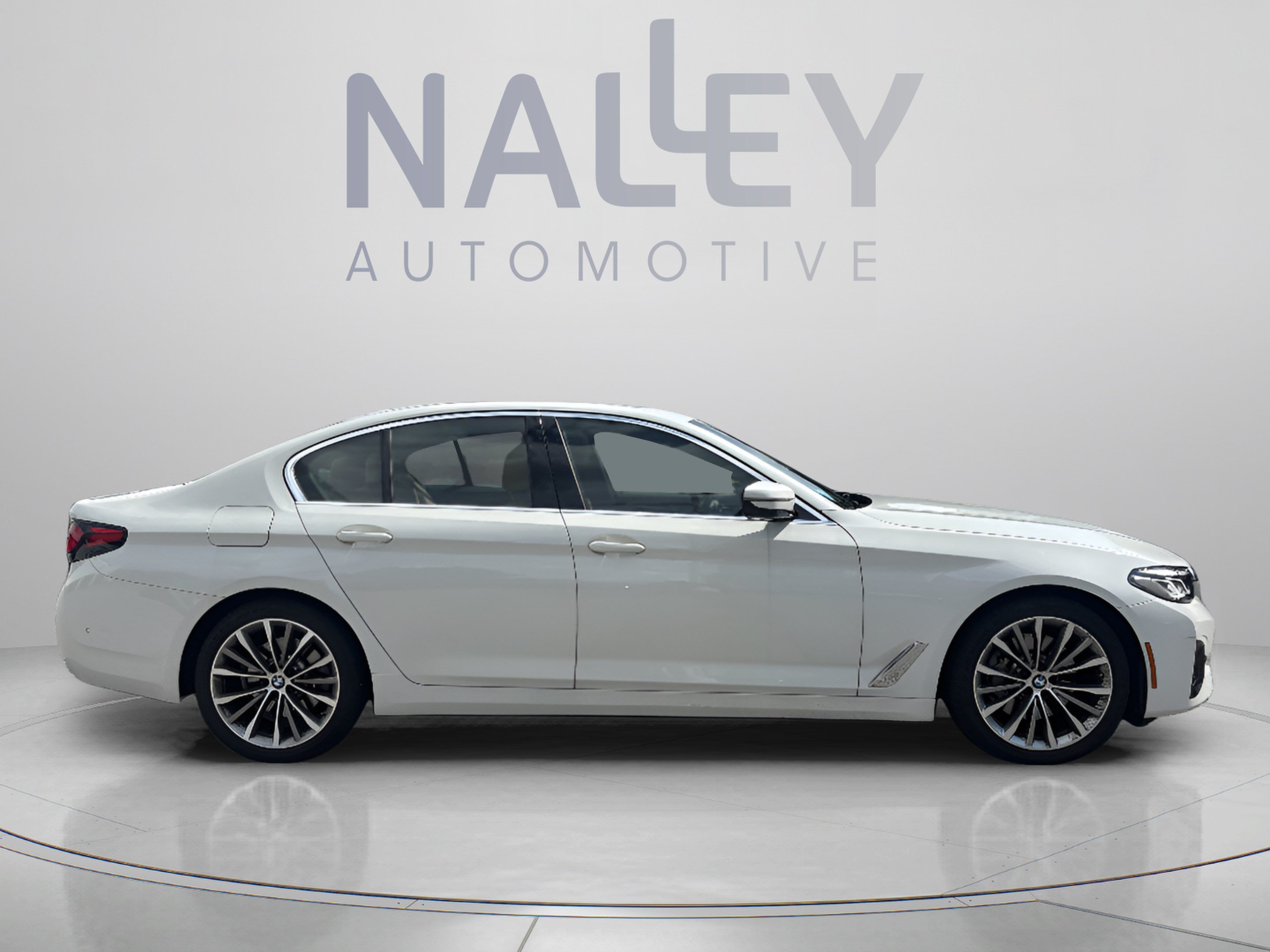 Used 2023 BMW 530i w/ Premium Package RWD image 4