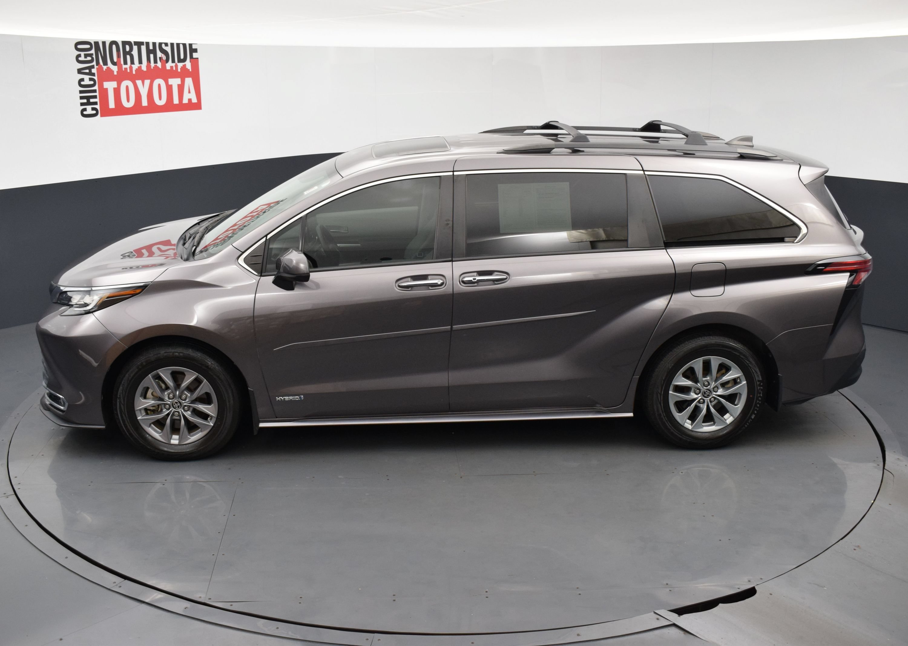 Used 2021 Toyota Sienna XLE FWD image 22