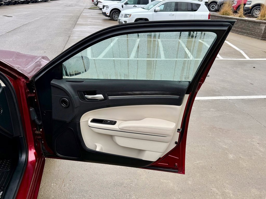 Used 2017 Chrysler 300 Limited w/ Value Package image 17