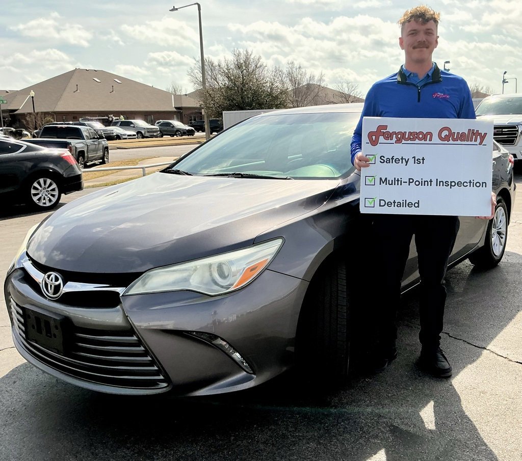 Used 2016 Toyota Camry LE image 1