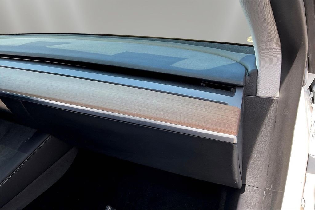 Used 2021 Tesla Model Y Long Range image 25