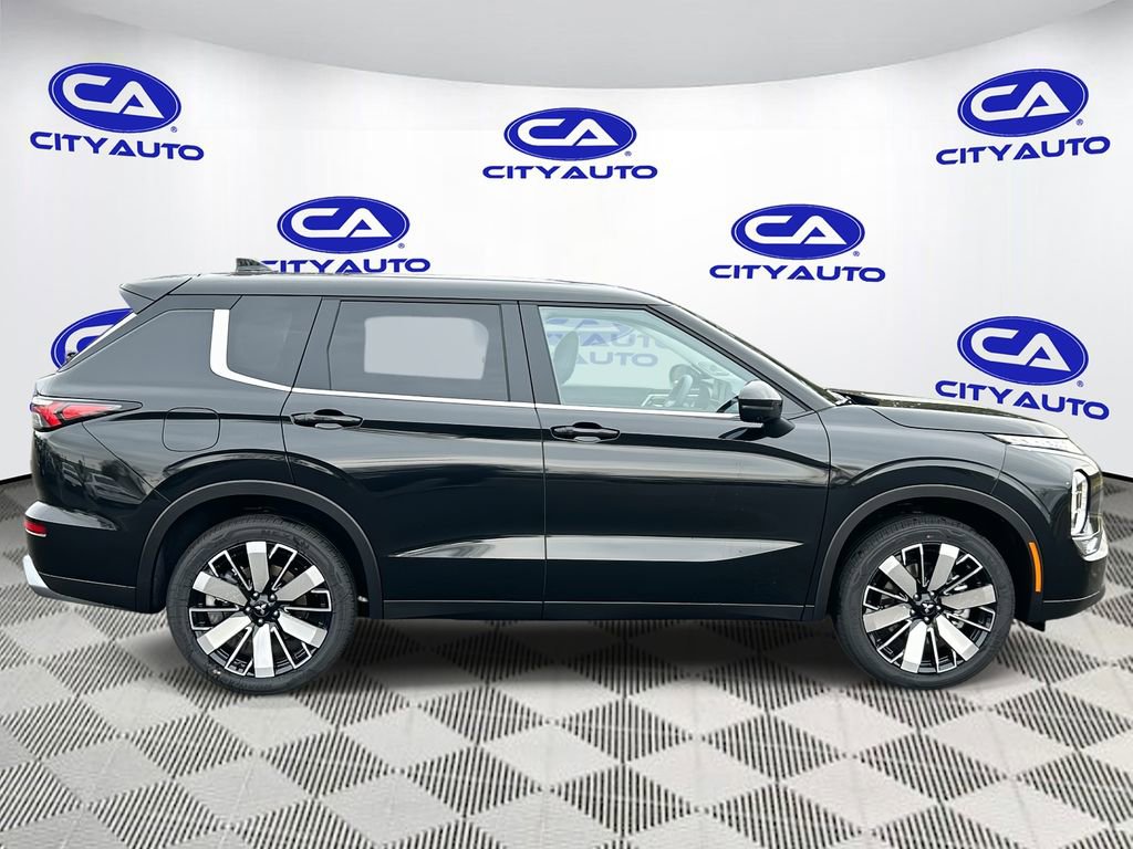 New 2026 Mitsubishi Outlander SE FWD image 2