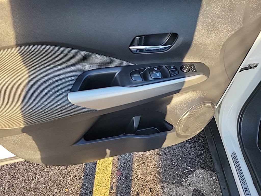 Used 2018 Nissan Kicks SV FWD image 8