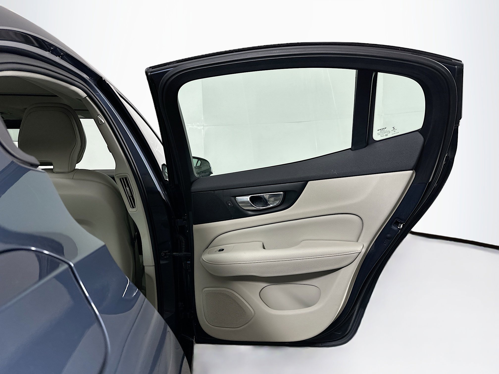 Used 2020 Volvo S60 T6 Momentum image 30