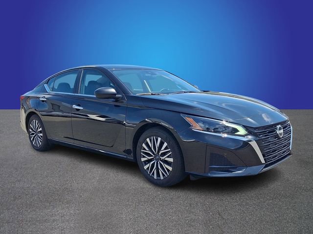 Used 2025 Nissan Altima 2.5 SV FWD image 3