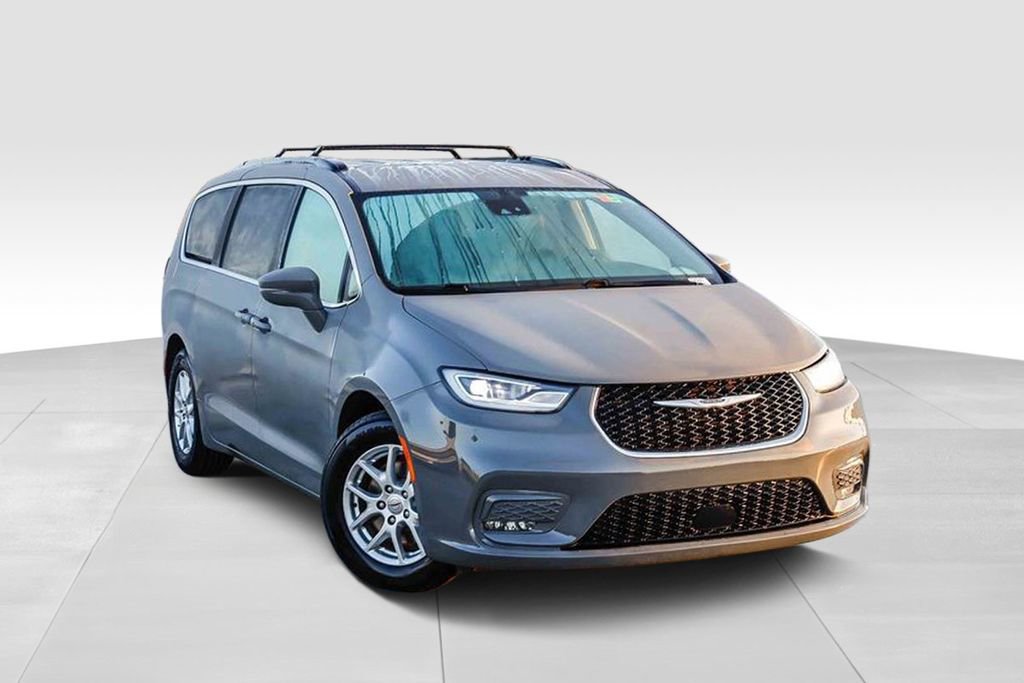 Used 2022 Chrysler Pacifica Touring-L FWD image 2