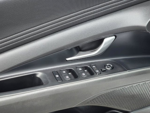 Used 2025 Hyundai Elantra SEL FWD image 20