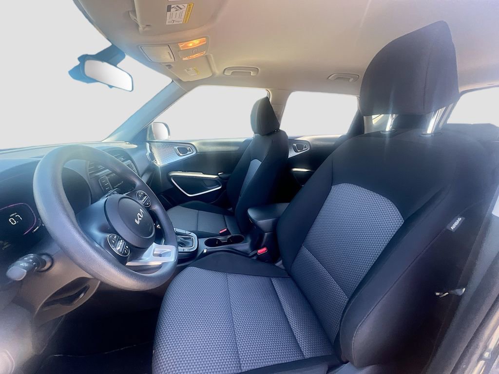 Used 2025 Kia Soul LX w/ LX Technology Package FWD image 21