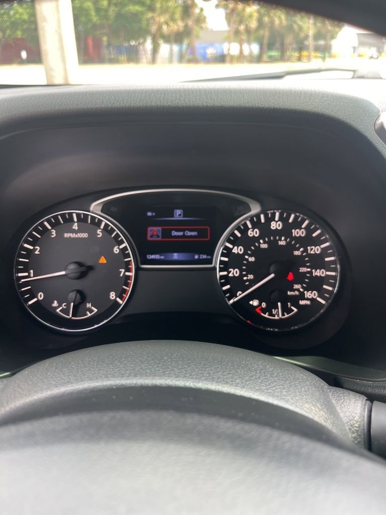 Used 2018 Nissan Pathfinder SV FWD image 5