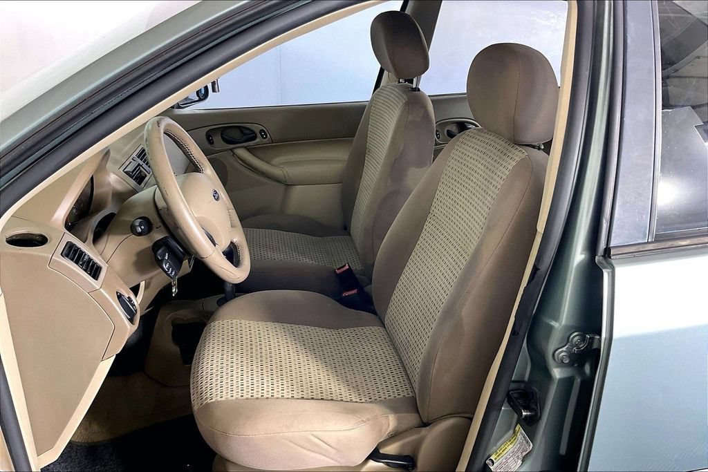 Used 2005 Ford Focus ZX4 Sedan FWD image 29