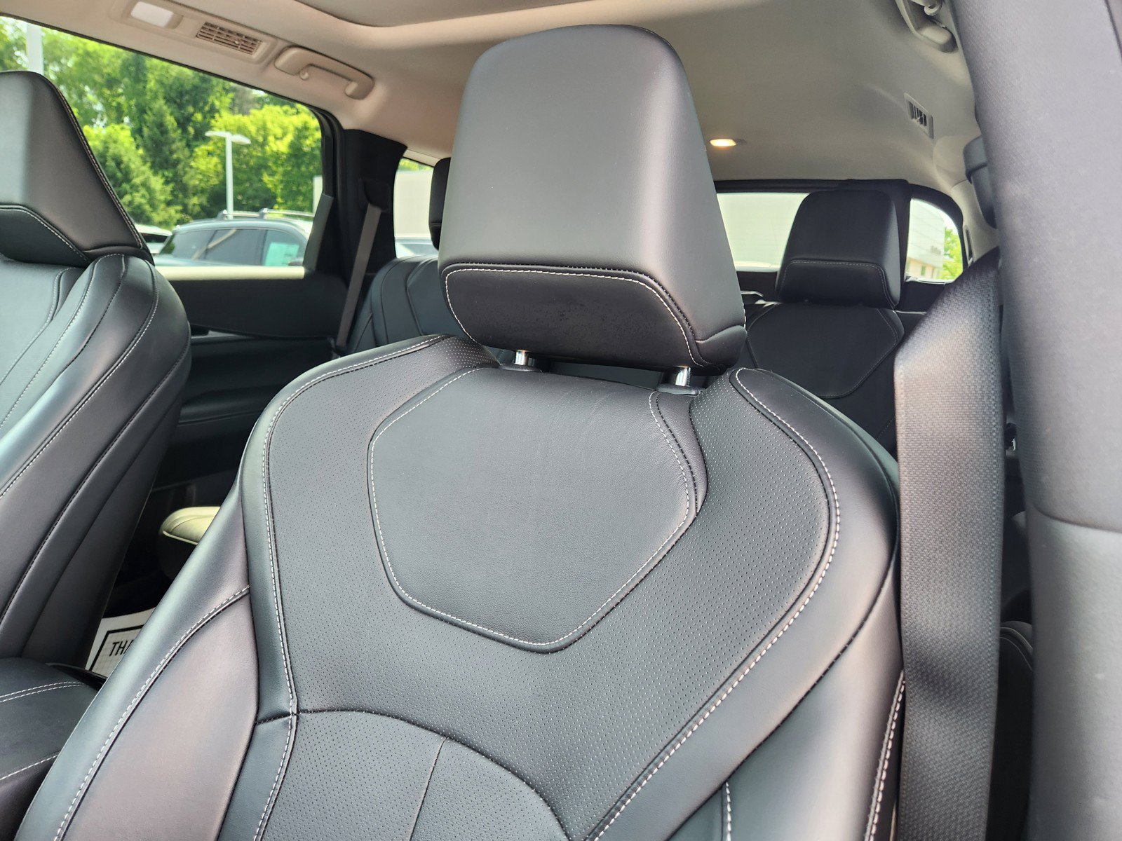 Certified 2025 INFINITI QX60 Pure w/ Cargo Package AWD/4WD image 11