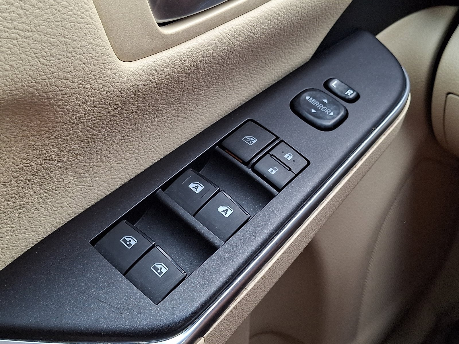 Used 2016 Toyota Camry LE FWD image 25