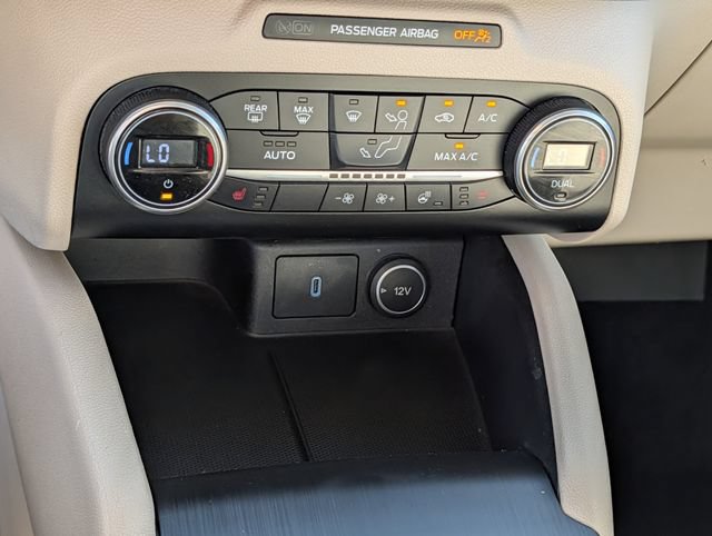 Used 2020 Ford Escape Titanium AWD/4WD image 17