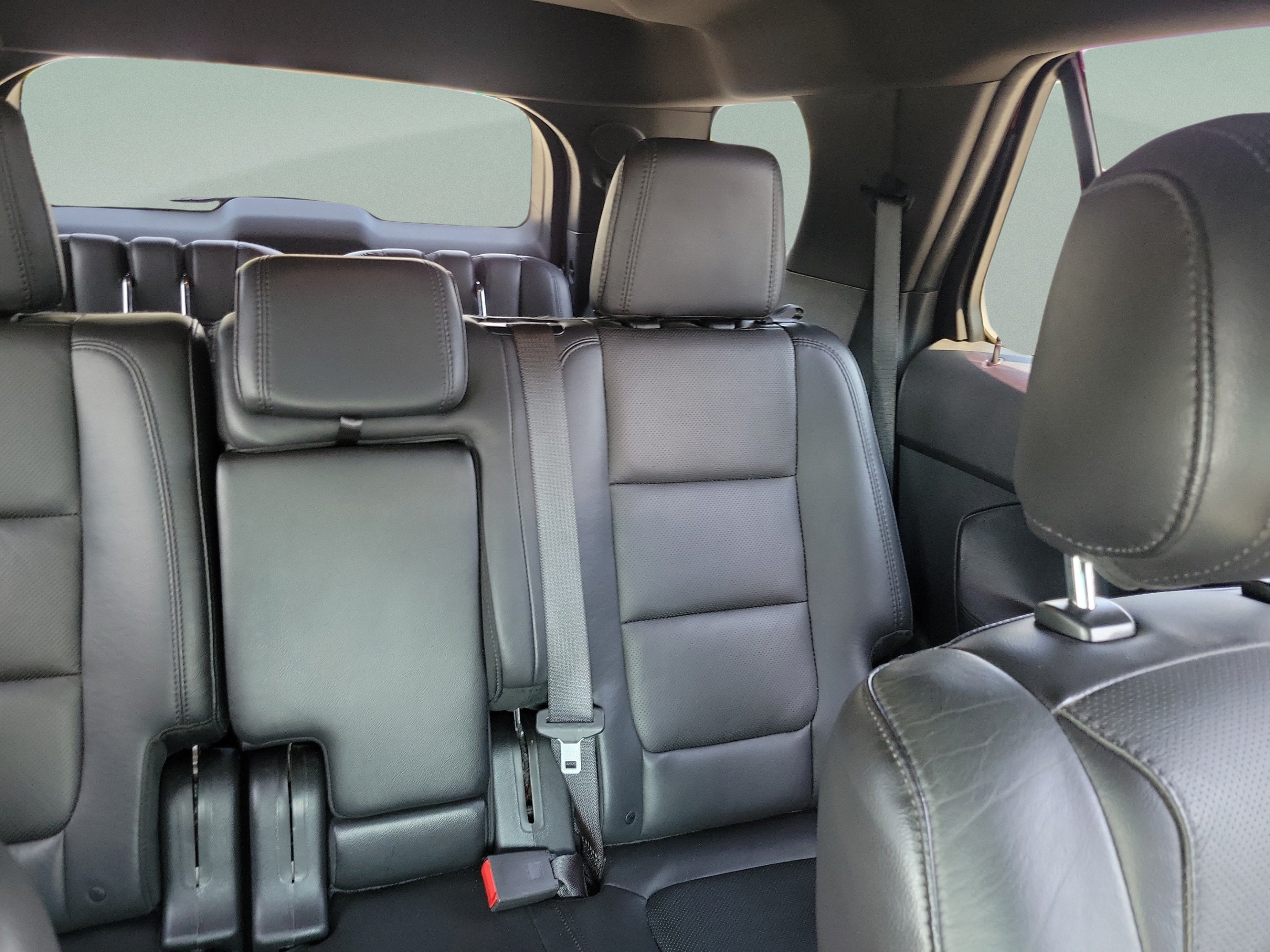 Used 2015 Ford Explorer Limited w/ Equipment Group 301A AWD/4WD image 10