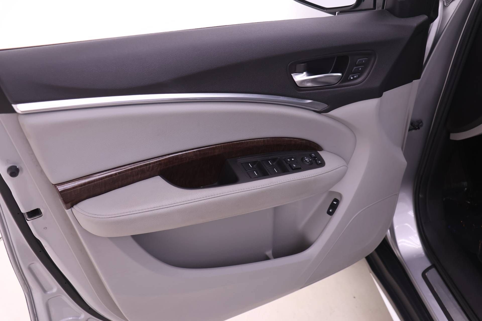 Used 2018 Acura MDX SH-AWD w/ Technology Package image 9