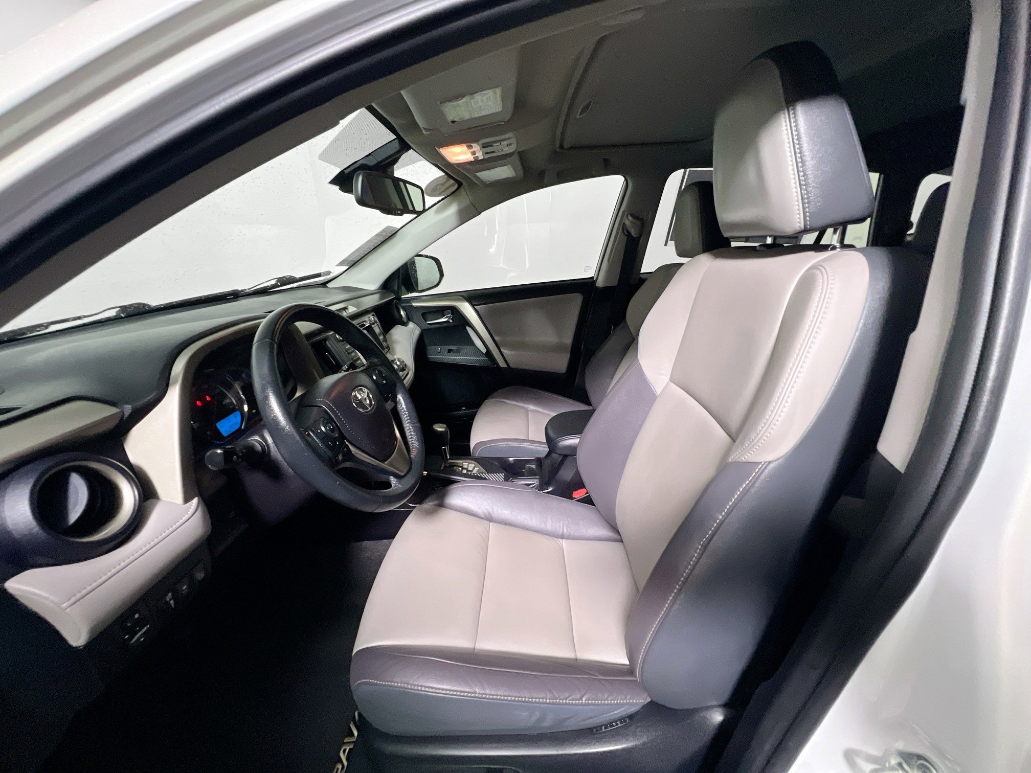 Used 2015 Toyota RAV4 Limited w/ Technology Package image 14