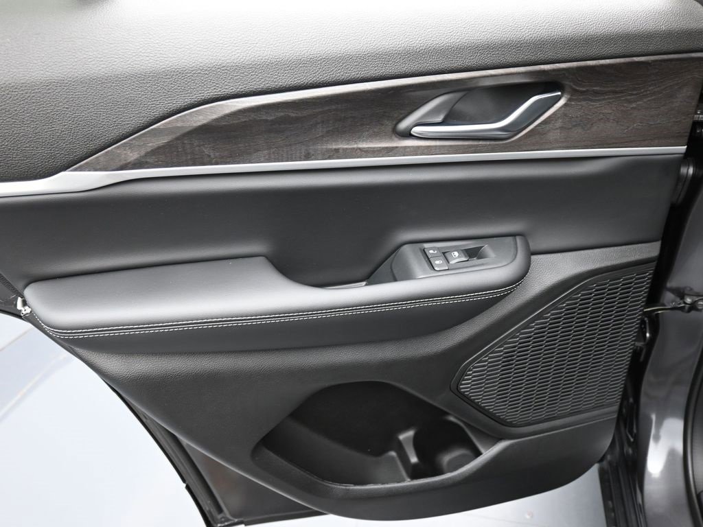 New 2025 Jeep Grand Cherokee Limited image 13