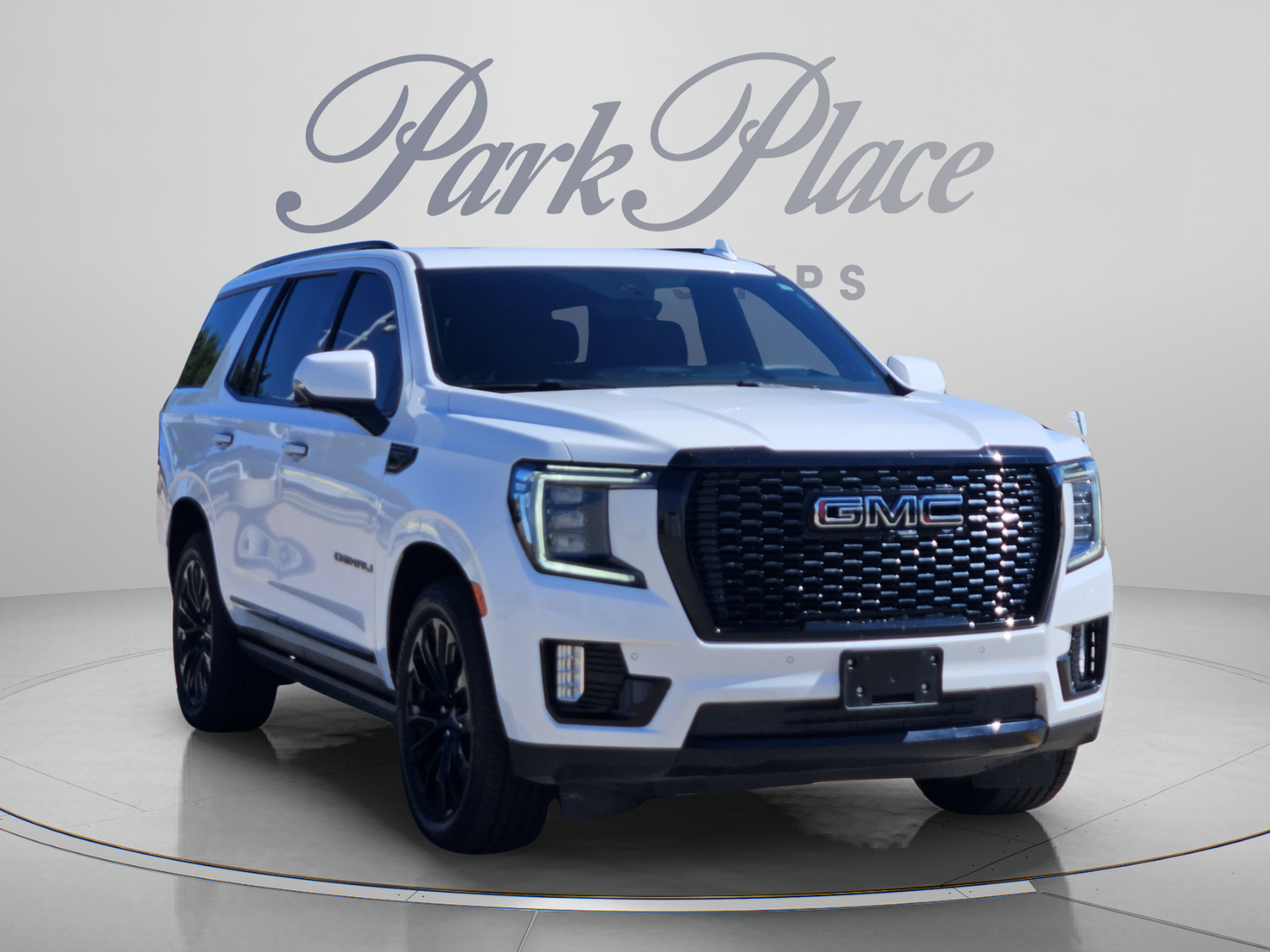 Used 2022 GMC Yukon Denali w/ Denali Premium Package AWD/4WD image 4